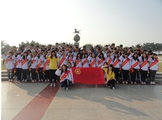 青年志愿服務(wù)社舉行“環(huán)保成人禮”活動(dòng)