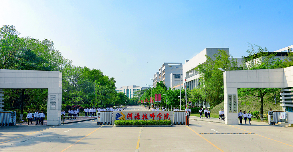 學(xué)院東門 (2).jpg