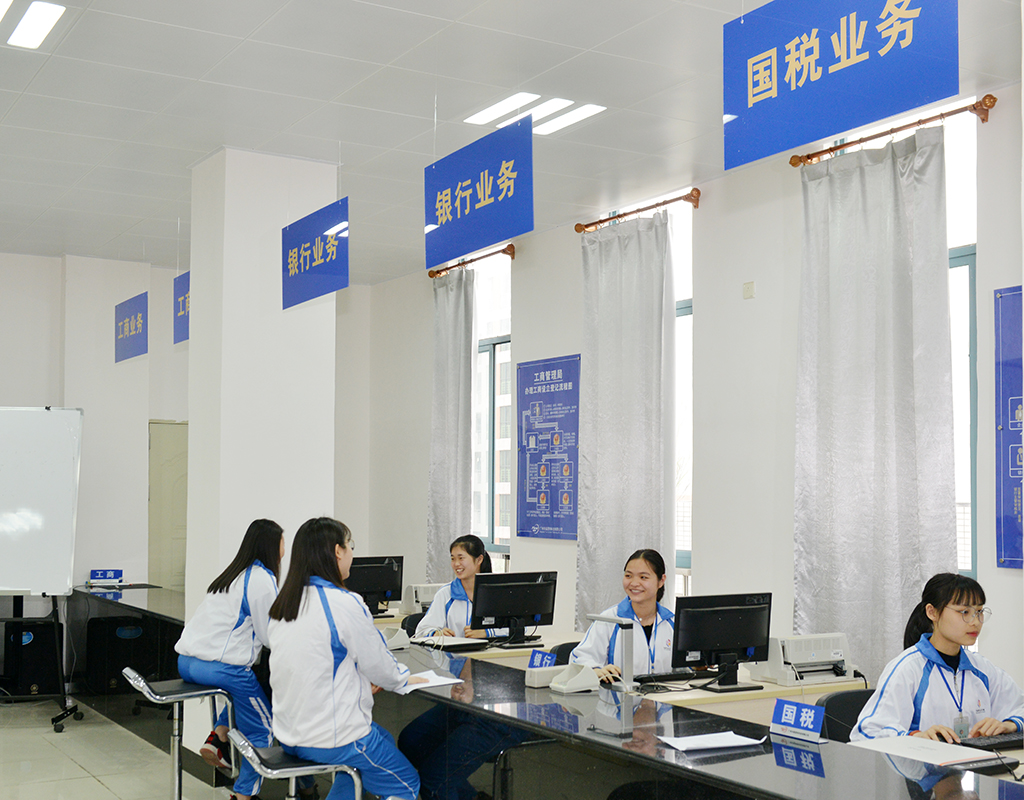 TCL王牌LCD技術(shù)車間